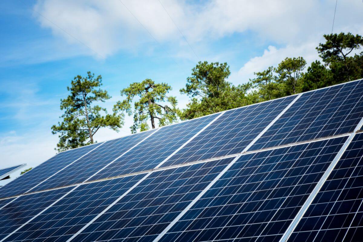 Reliability of solar power systems for continuous commercial and industrial operations
