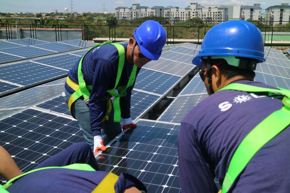 Commercial solar panels by Solaric designed to deliver reliable, high-performance energy for business operations