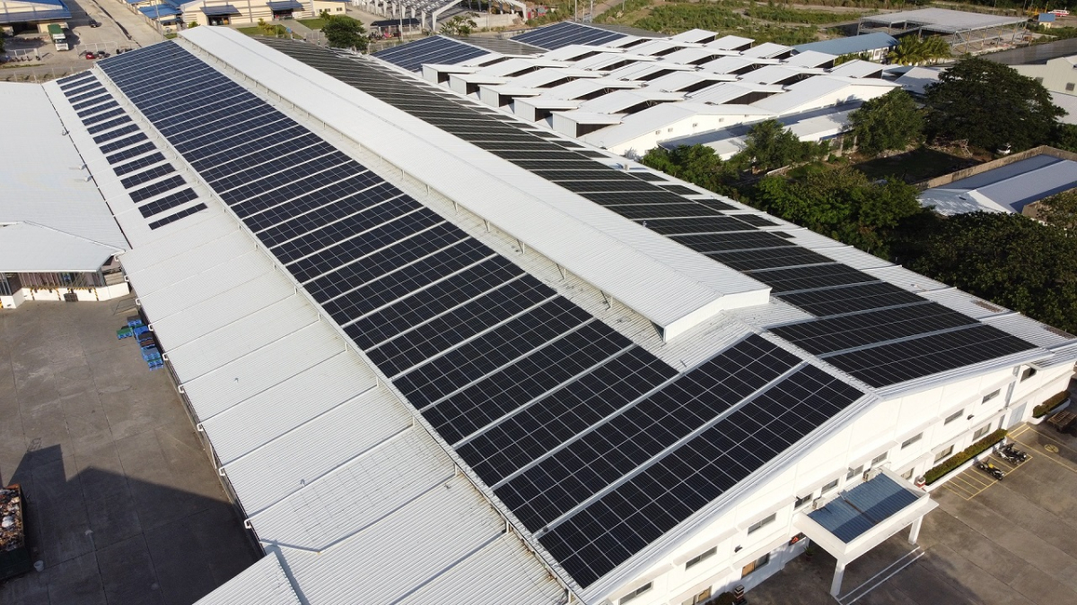 GIVE YOUR ROOF A MAKEOVER THIS 2021: WITH SOLAR!