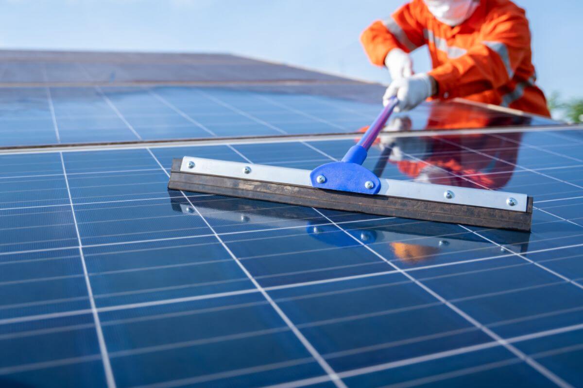 Clean and Green: Best Practices for Cleaning Solar Panels