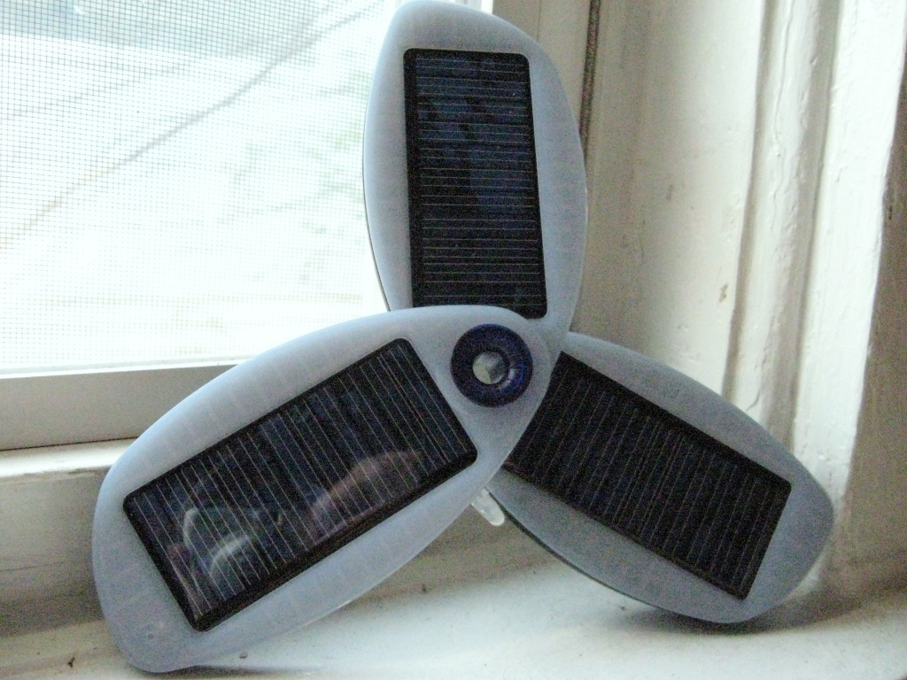 solar powered phone charger