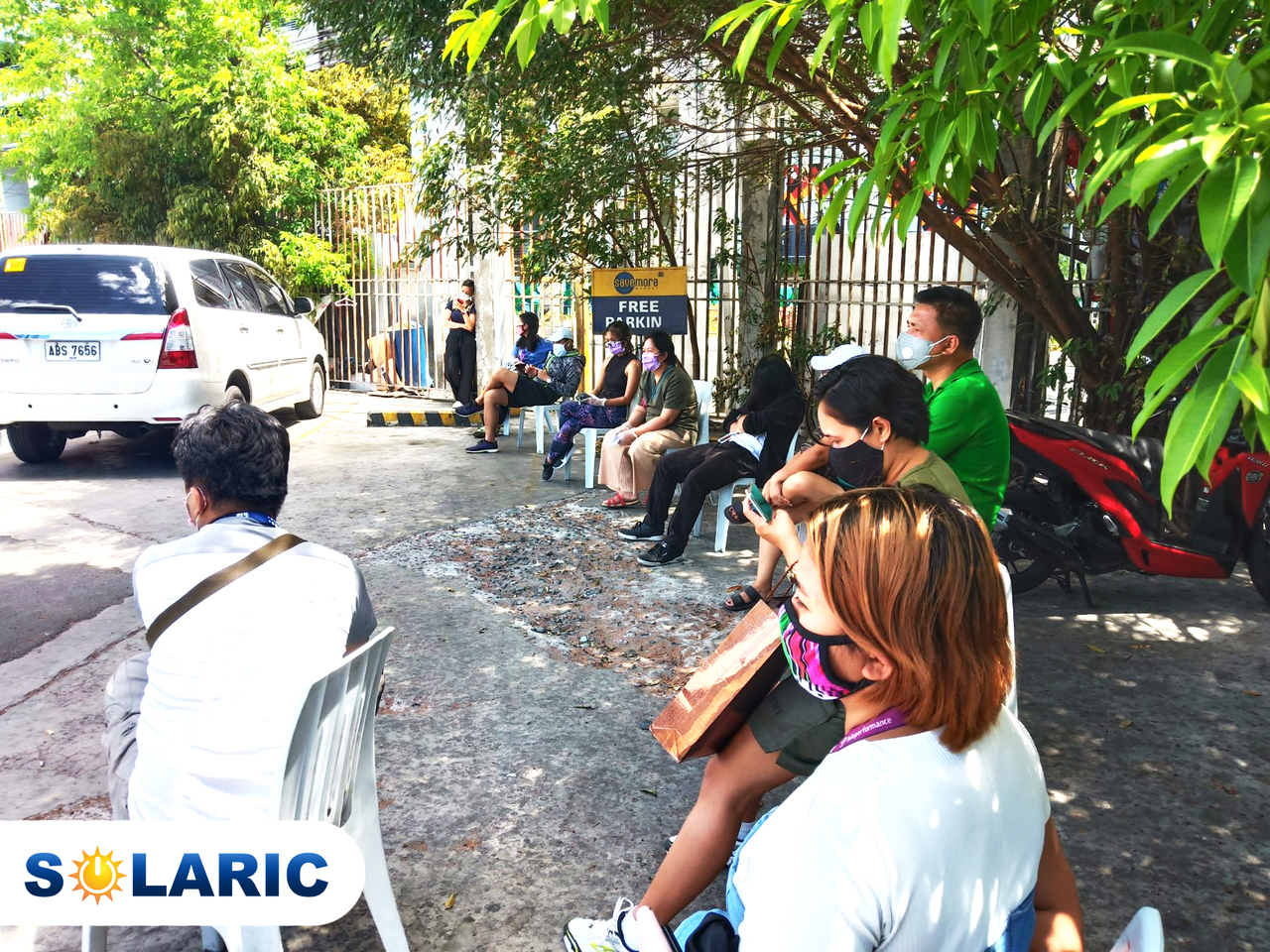 A group of people out during community quarantine