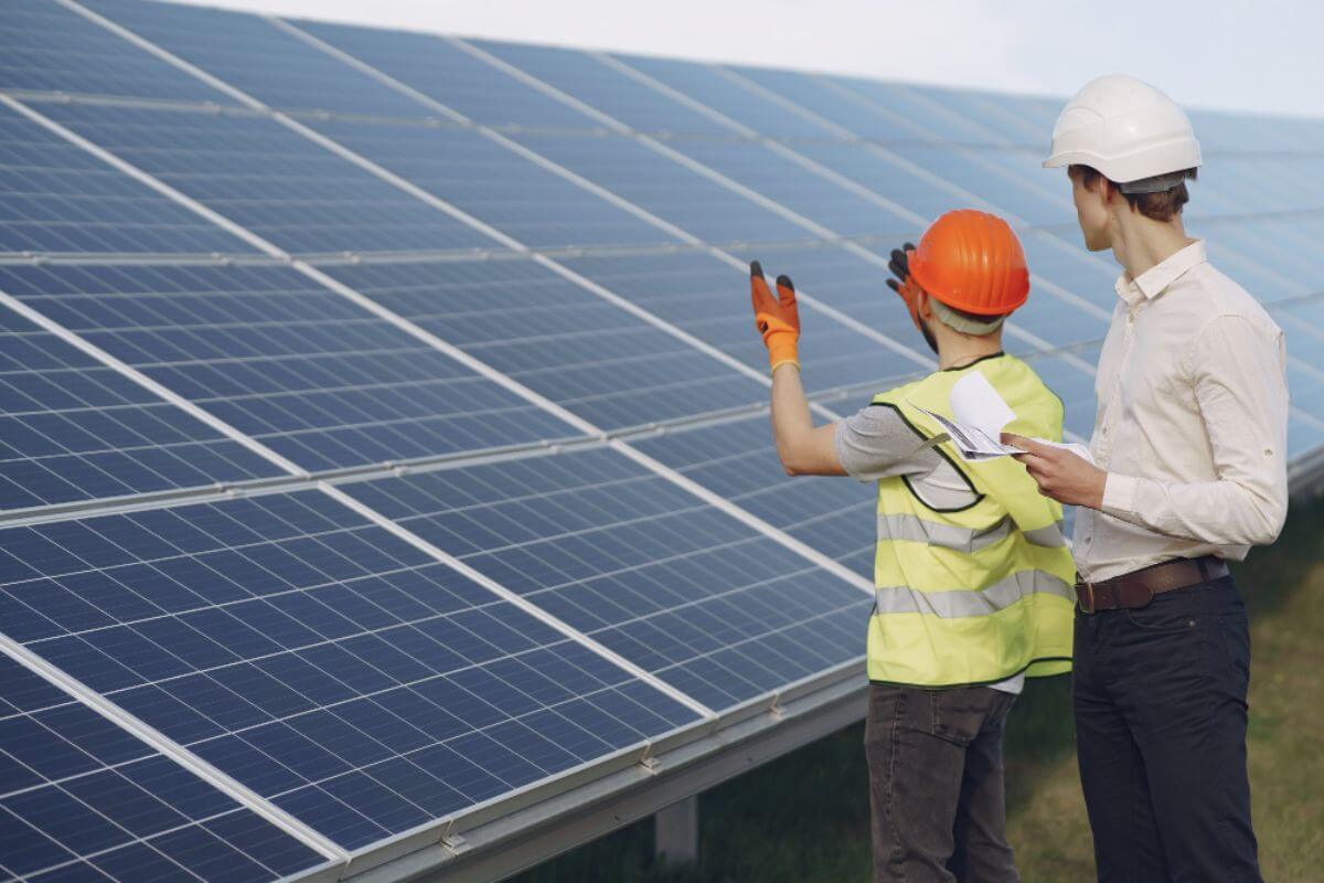 Benefits of using solar panels to maintain energy efficiency outside regular business hours