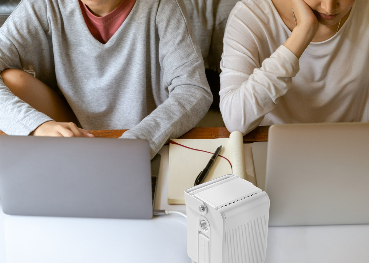 PORTABLE POWER SOLUTIONS: THE SOLARIC POWERBOX